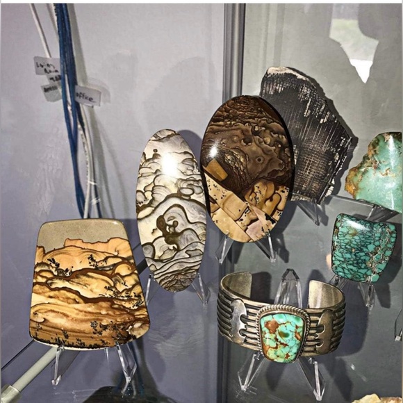 New in box package of 12 clear acrylic easel stands 2.64 inch height from Hipiwe - Picture 11 of 13